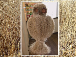 かや（茅）でふくろうを作りました